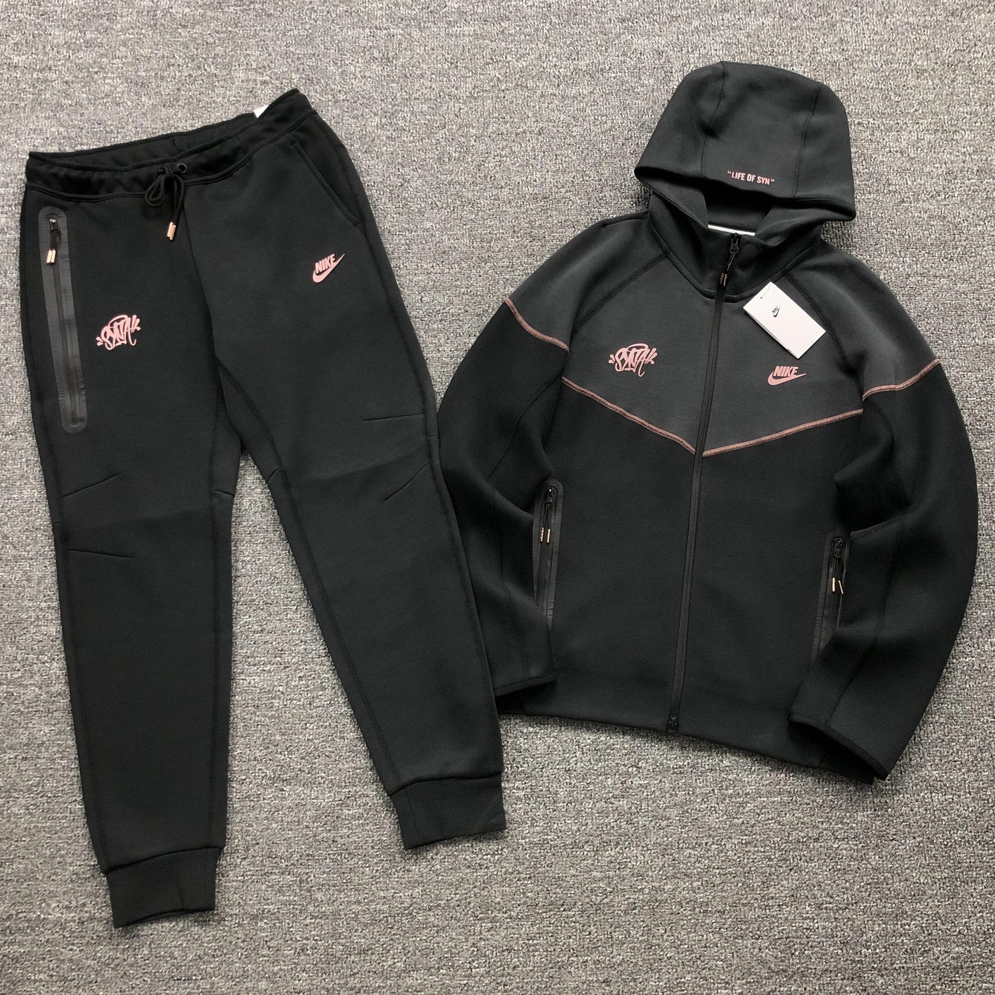 Conjunto Nike X Syna World
