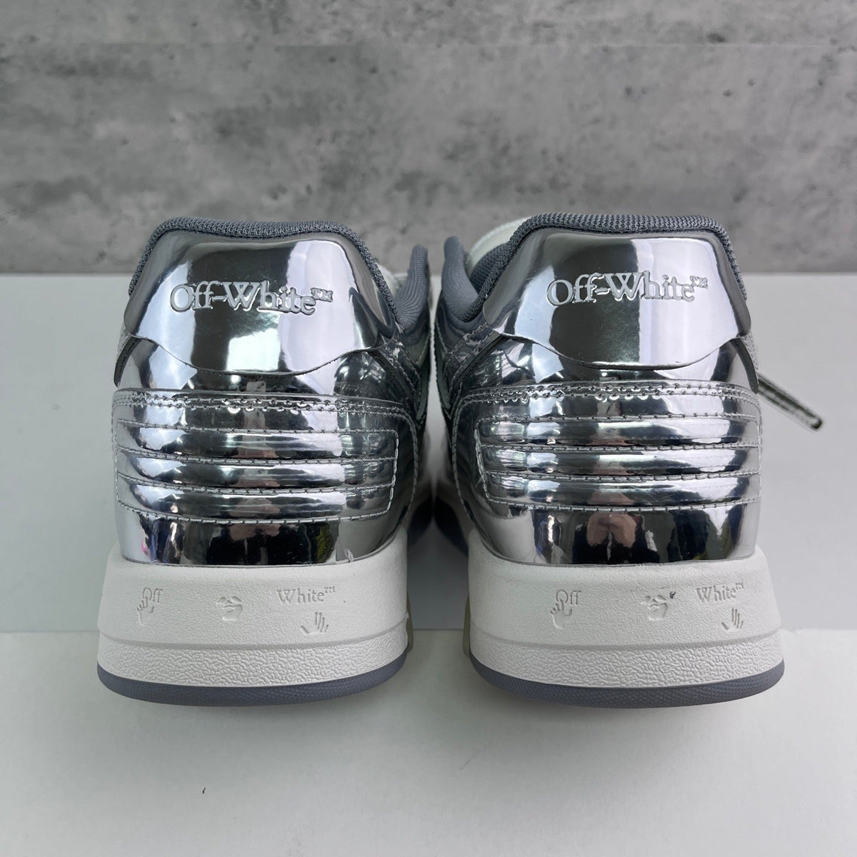 Off White Out Of Office Plateada
