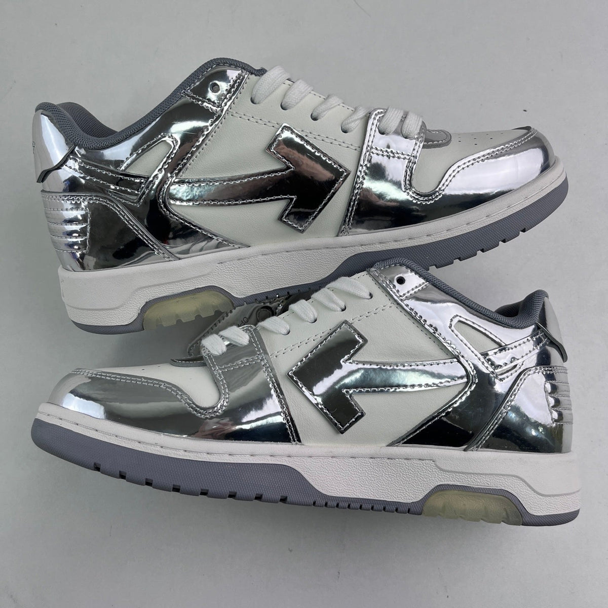 Off White Out Of Office Plateada