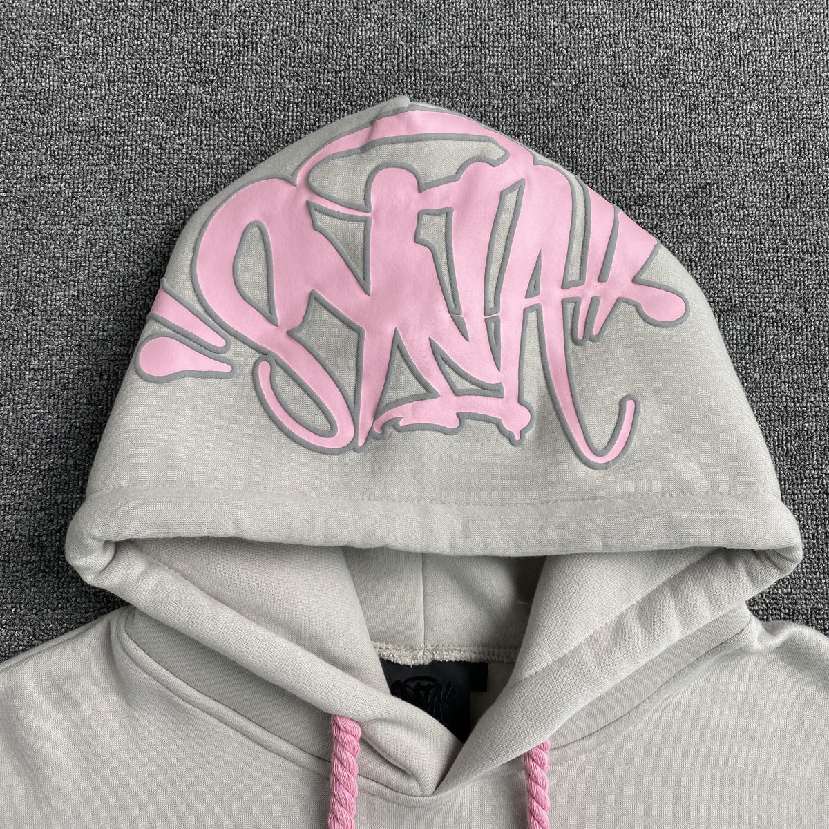 Buzo Syna World Syna Logo Gris Rosa