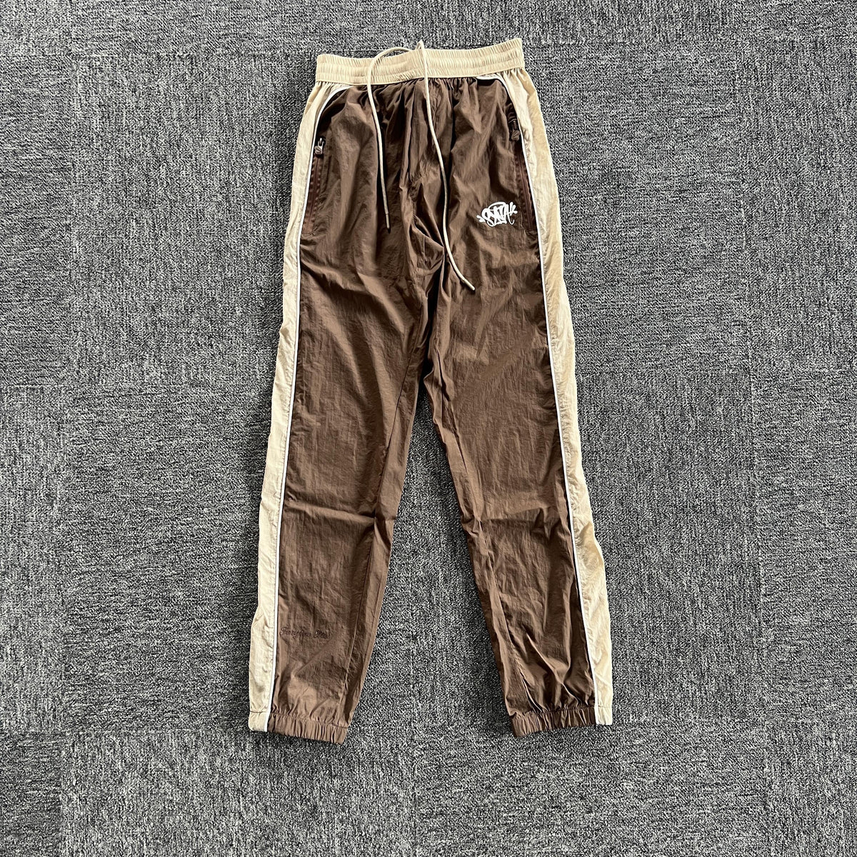 Pantalón Syna World Syna Logo Shell Marrón