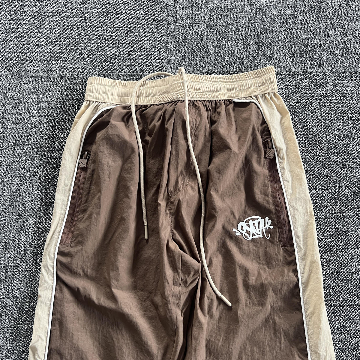 Conjunto Syna World Syna Logo Shell Marrón