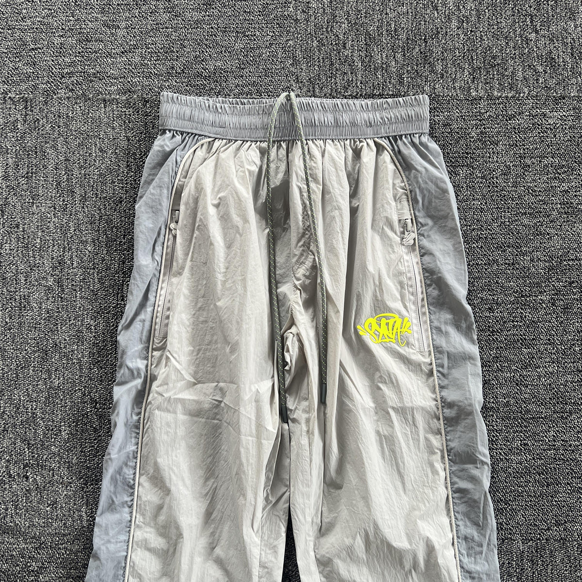 Pantalón Syna World Syna Logo Shell Gris