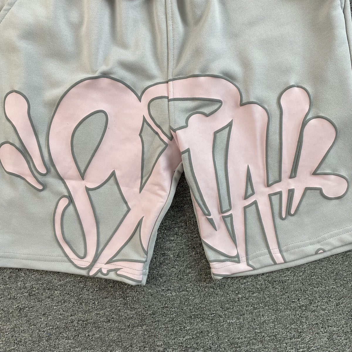 Shorts Syna World Syna Logo Gris Rosa