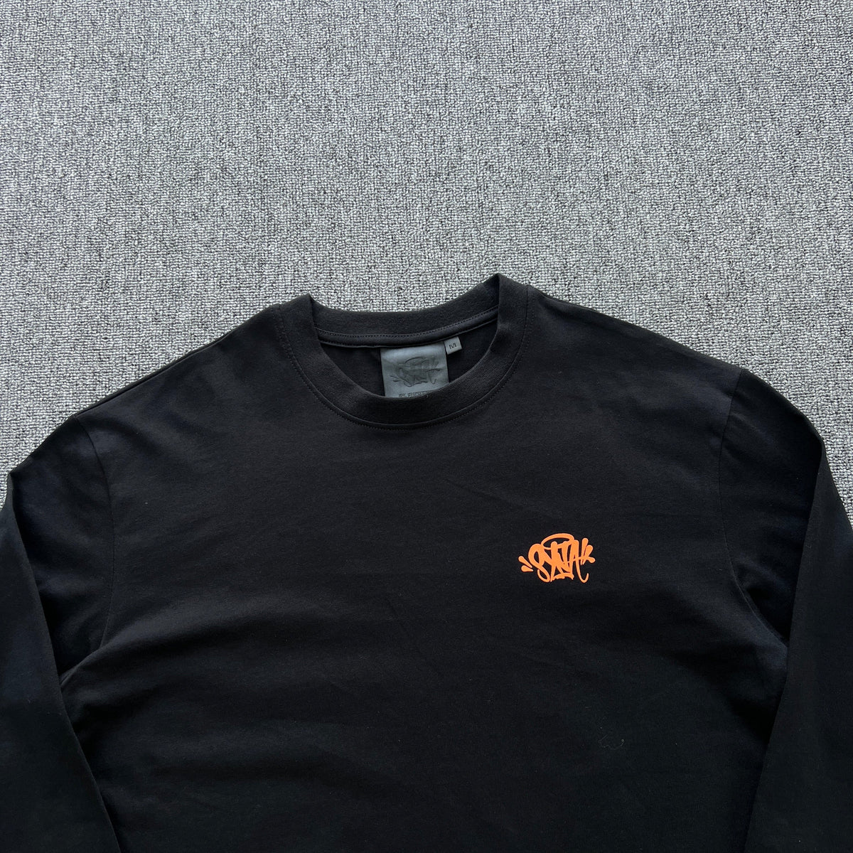 Remera Syna World Synarchy Negra Naranja