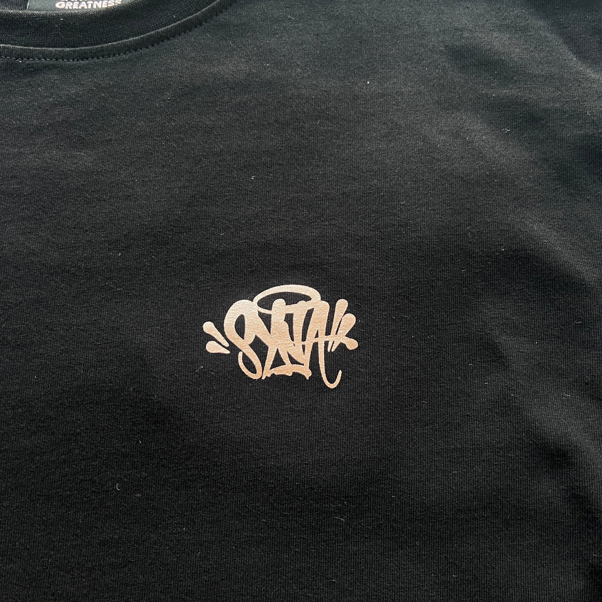 Remera Syna World Synarchy Negra Rosa
