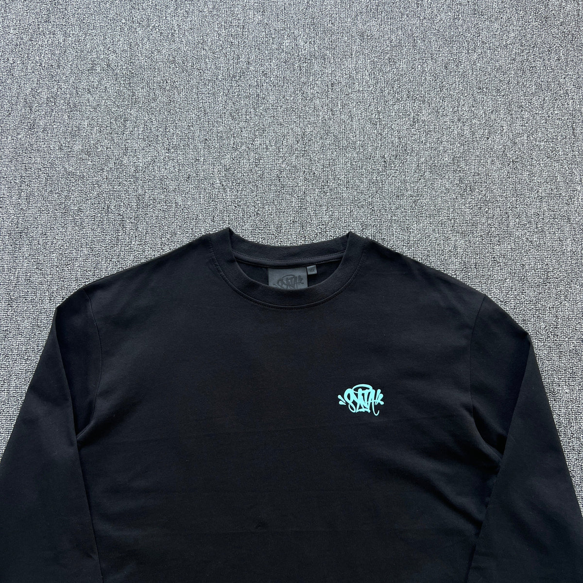 Remera Syna World Synarchy Negra Celeste