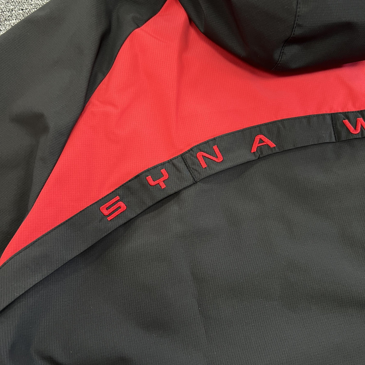 Campera Syna World Vortex Negra