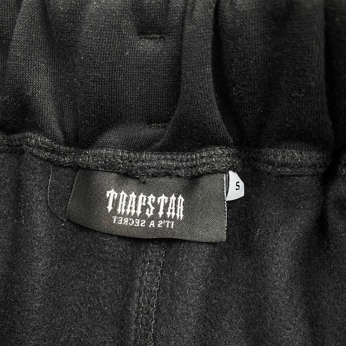 Conjunto Trapstar Chenille Decoded Negro Candy
