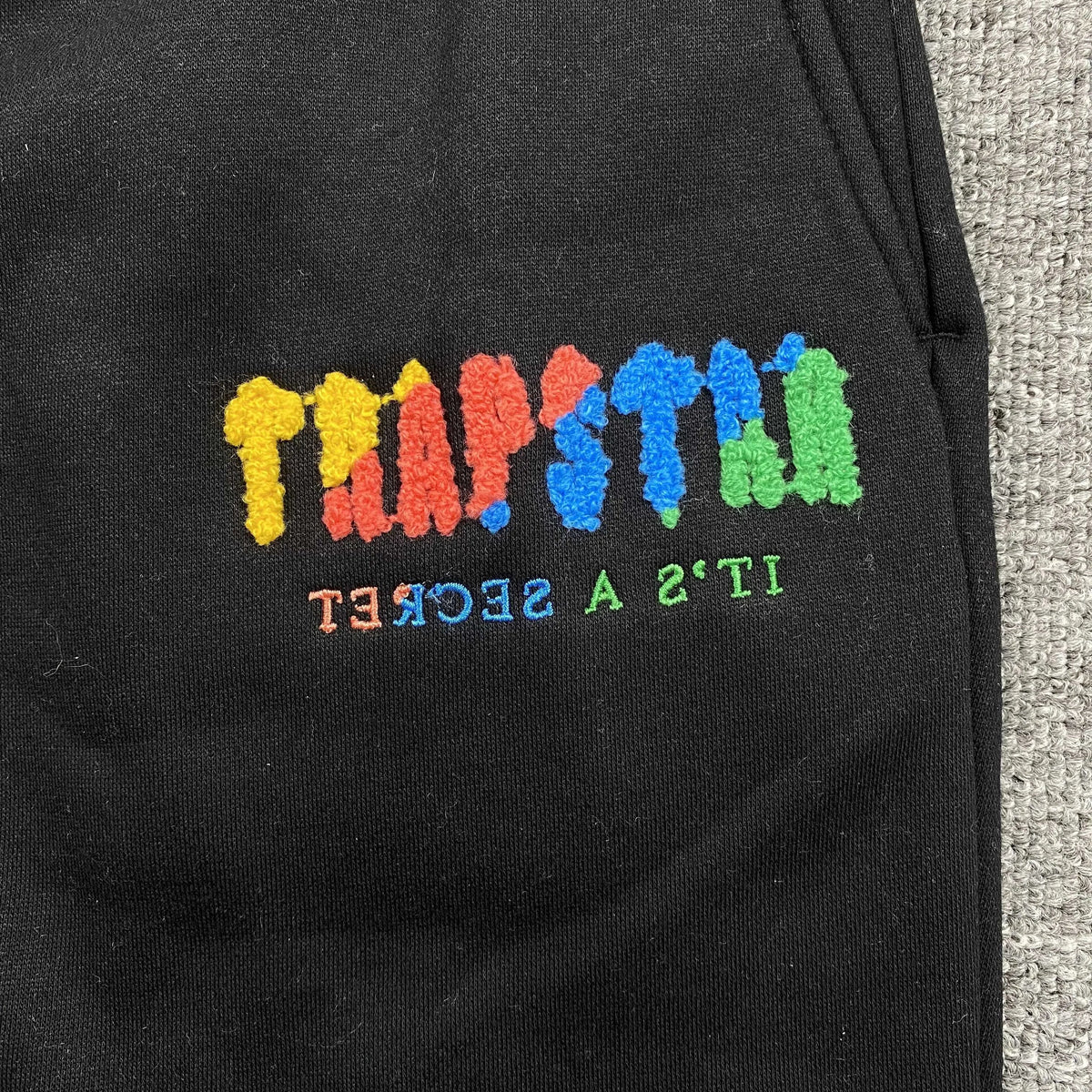Conjunto Trapstar Chenille Decoded Negro Candy