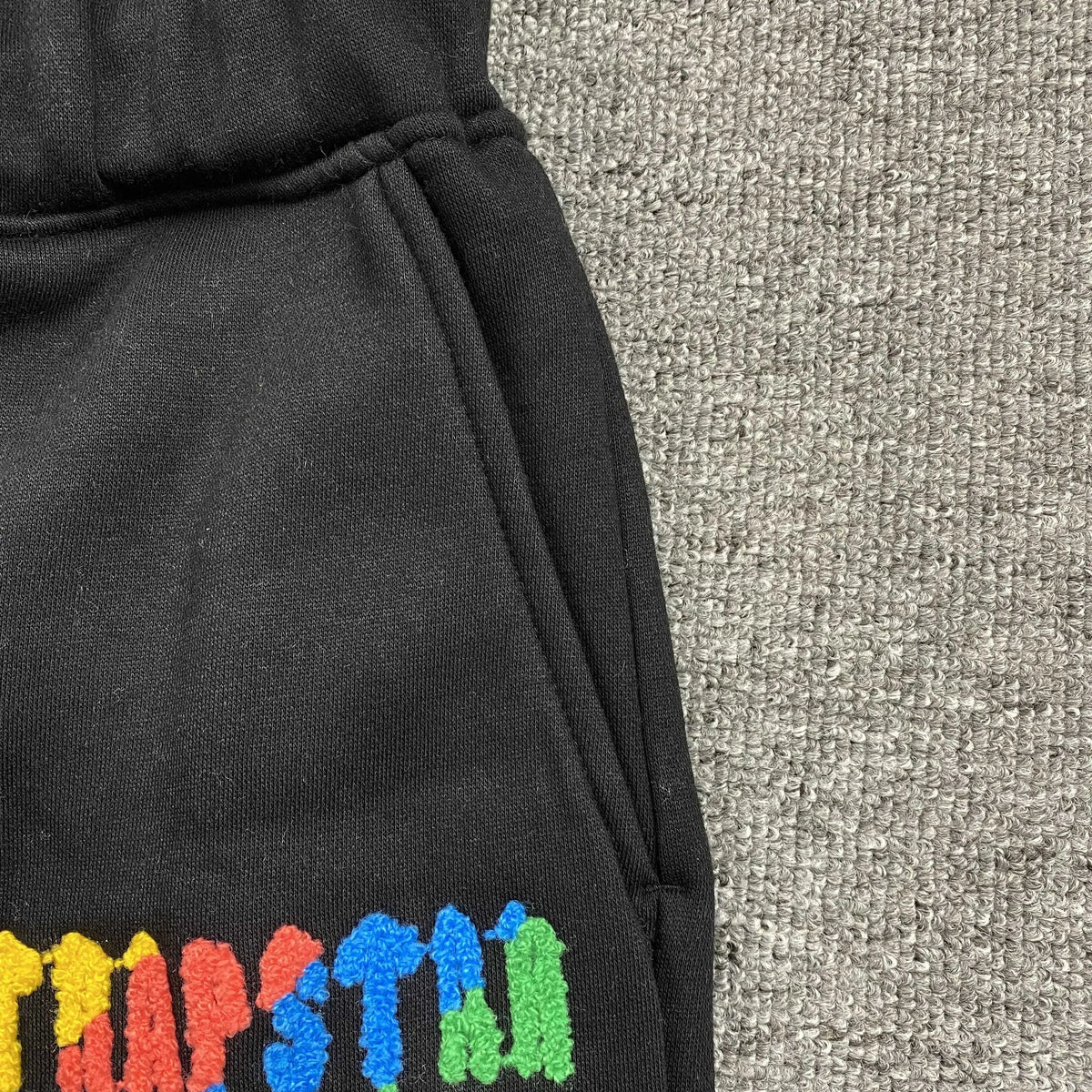 Conjunto Trapstar Chenille Decoded Negro Candy