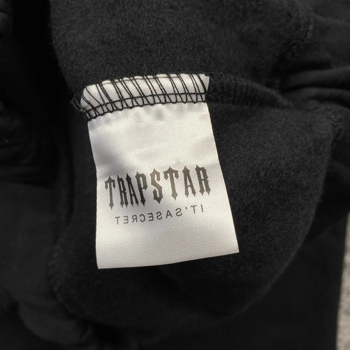 Conjunto Trapstar Chenille Decoded Negro Verde
