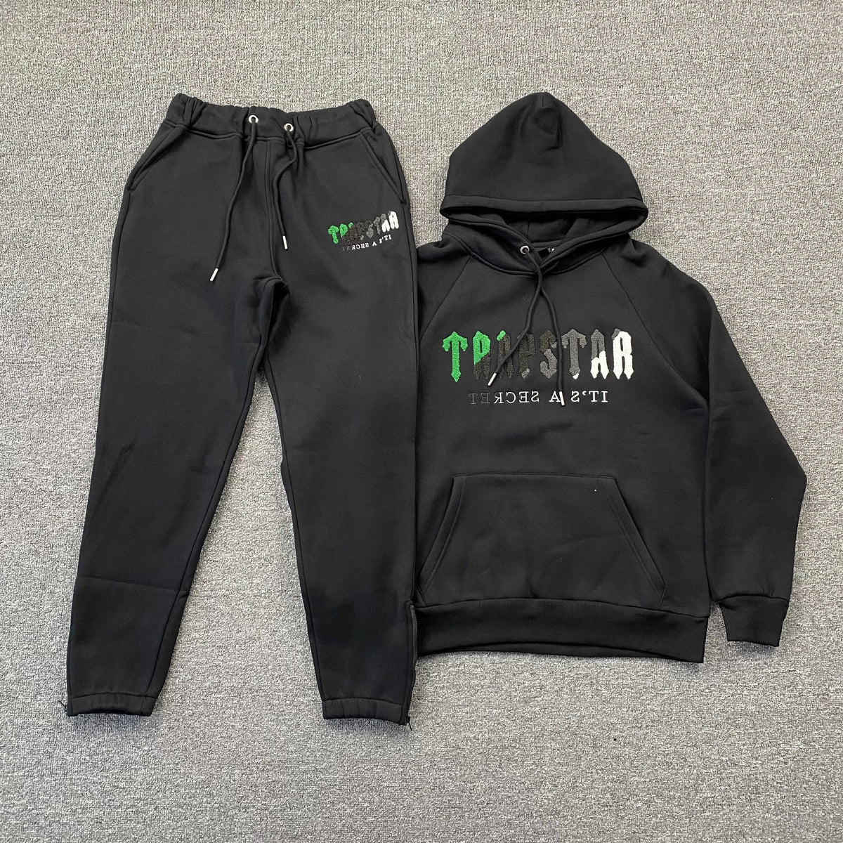 Conjunto Trapstar Chenille Decoded Negro Verde
