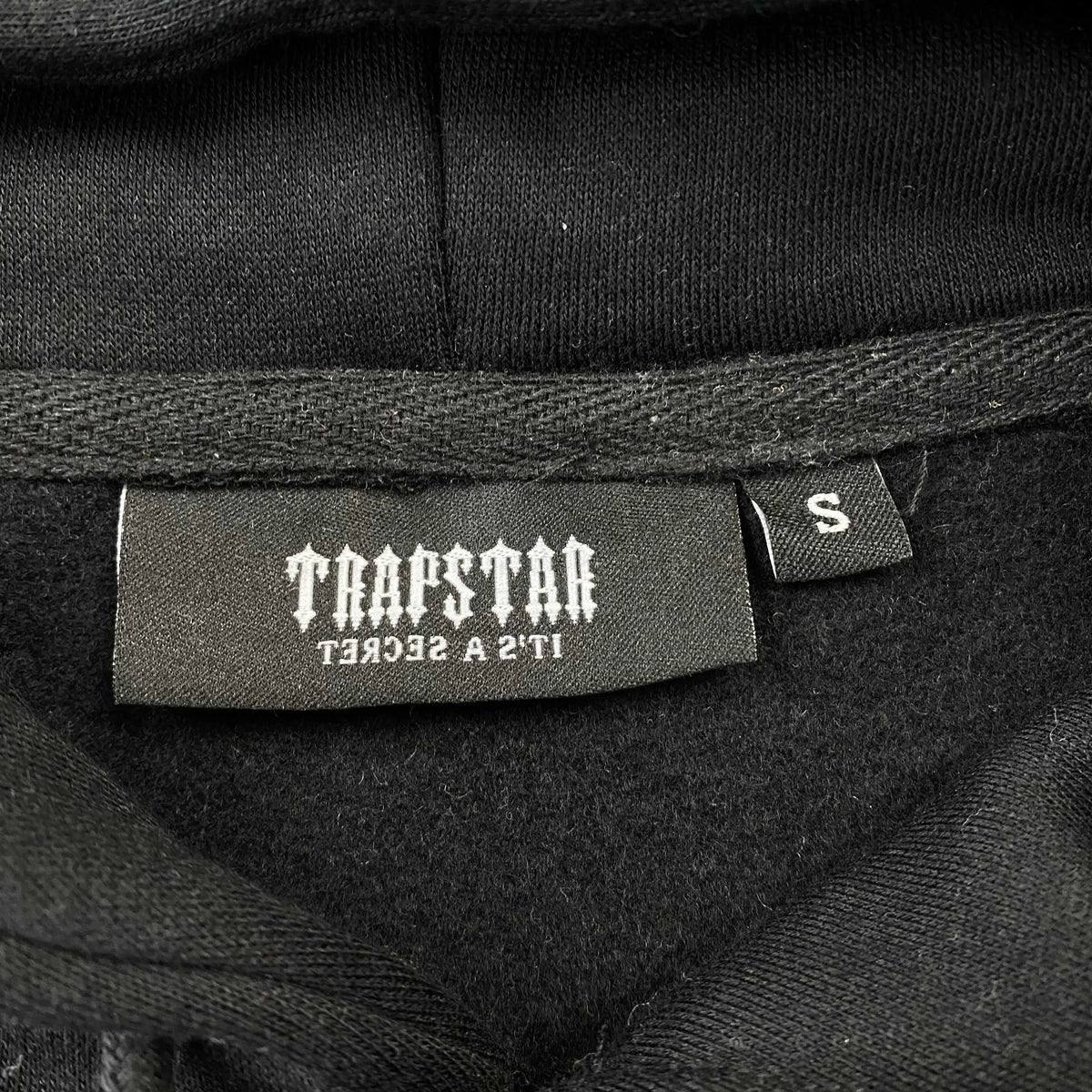 Conjunto Trapstar Chenille Decoded Negro Hielo