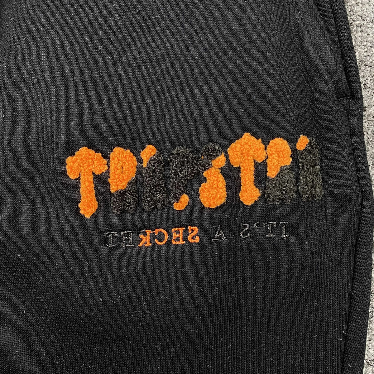 Conjunto Trapstar Chenille Decoded Negro