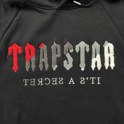 Conjunto Trapstar Chenille Decoded Negro Rojo