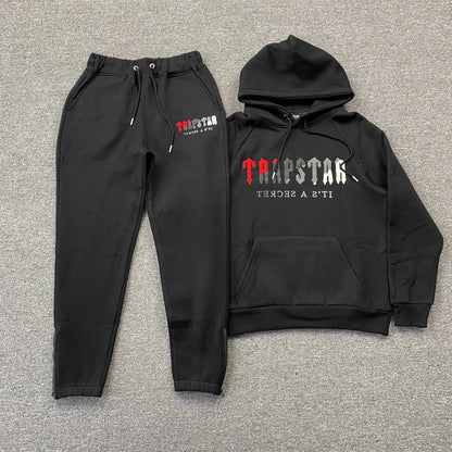 Conjunto Trapstar Chenille Decoded Negro Rojo