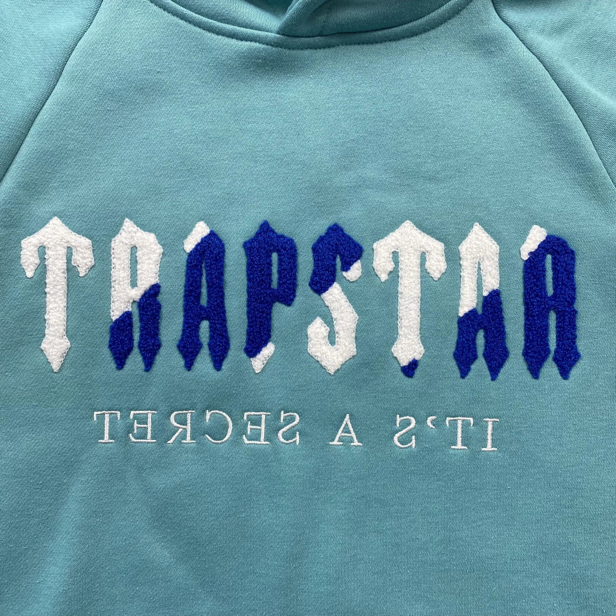 Conjunto Trapstar Chenille Decoded Celeste