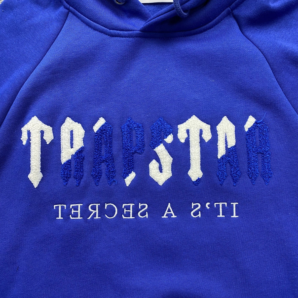 Conjunto Trapstar Chenille Decoded Azul Blanco
