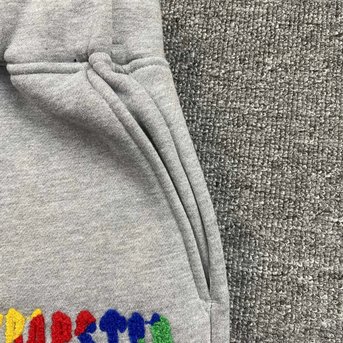 Conjunto Trapstar Chenille Decoded Gris Candy