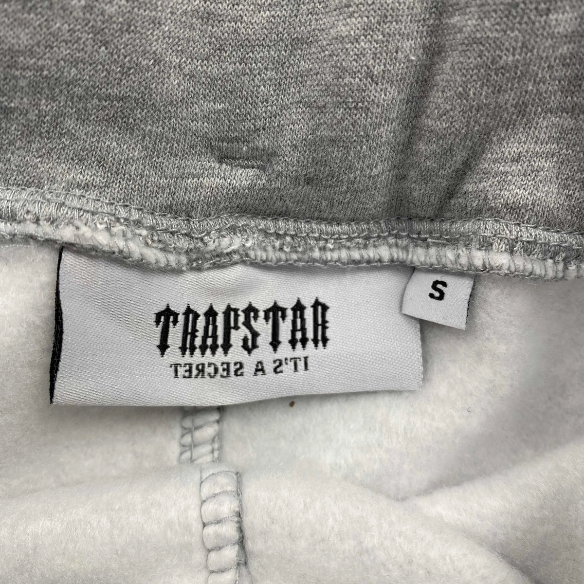 Conjunto Trapstar Chenille Decoded Gris Candy