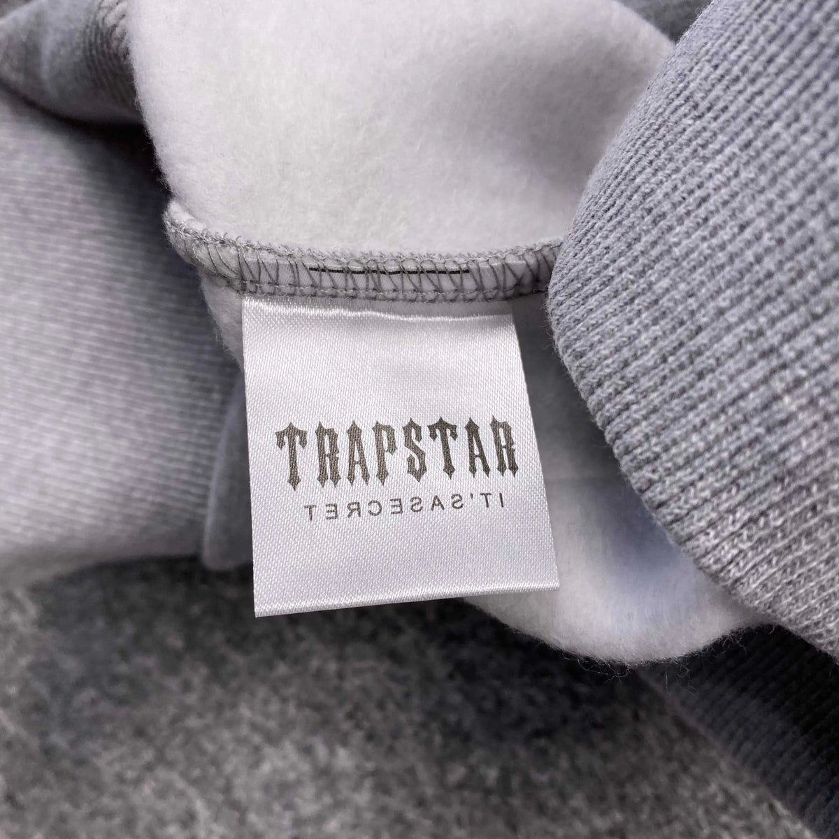 Conjunto Trapstar Chenille Decoded Gris Verde