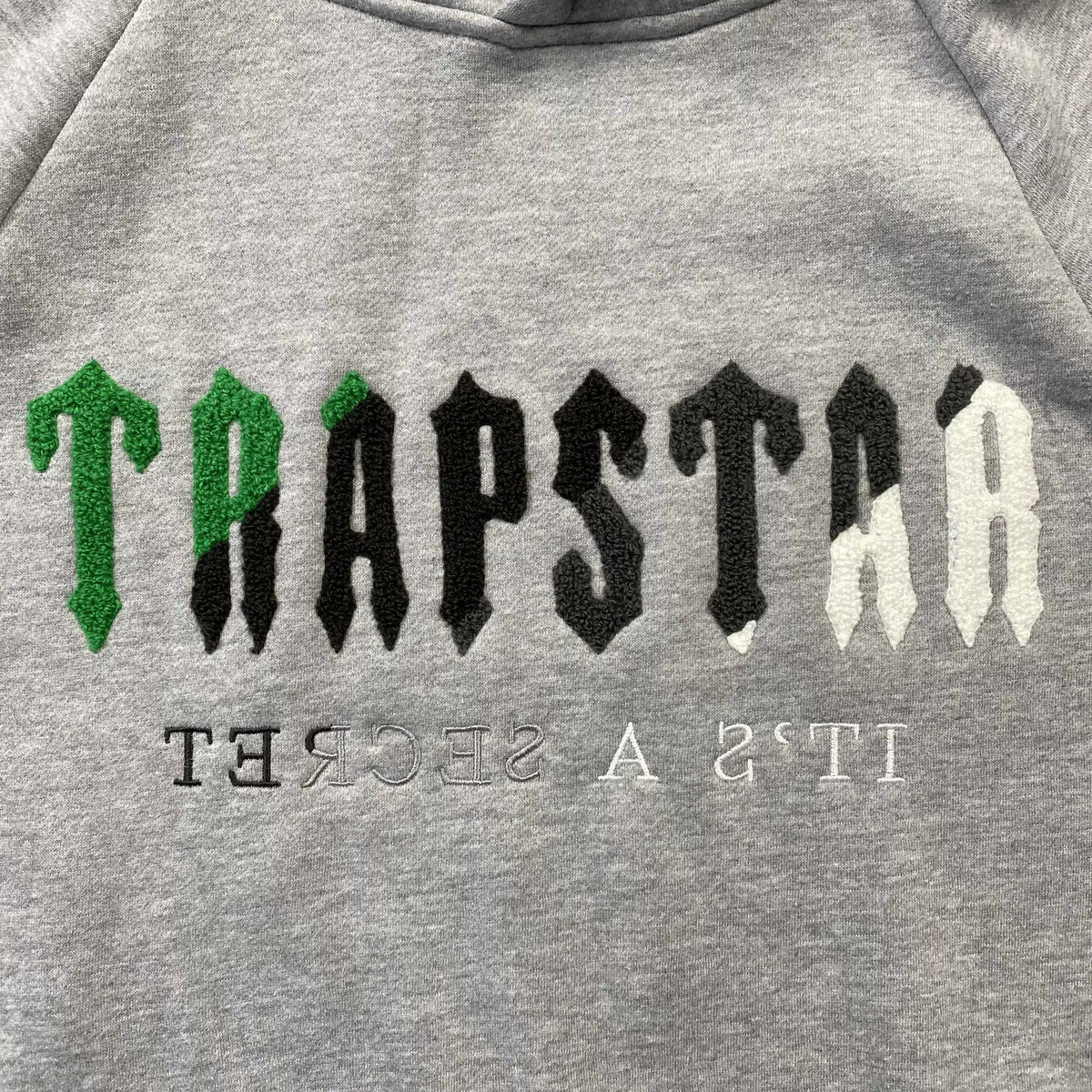 Conjunto Trapstar Chenille Decoded Gris Verde
