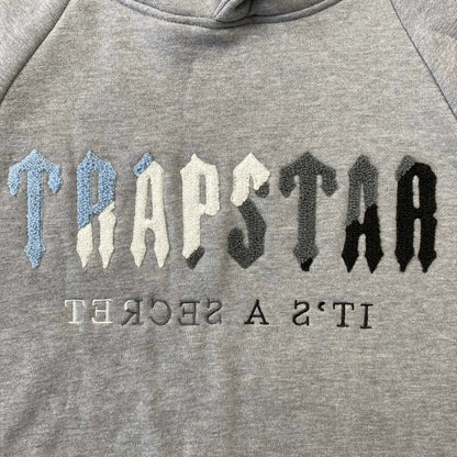 Conjunto Trapstar Chenille Decoded Gris Hielo
