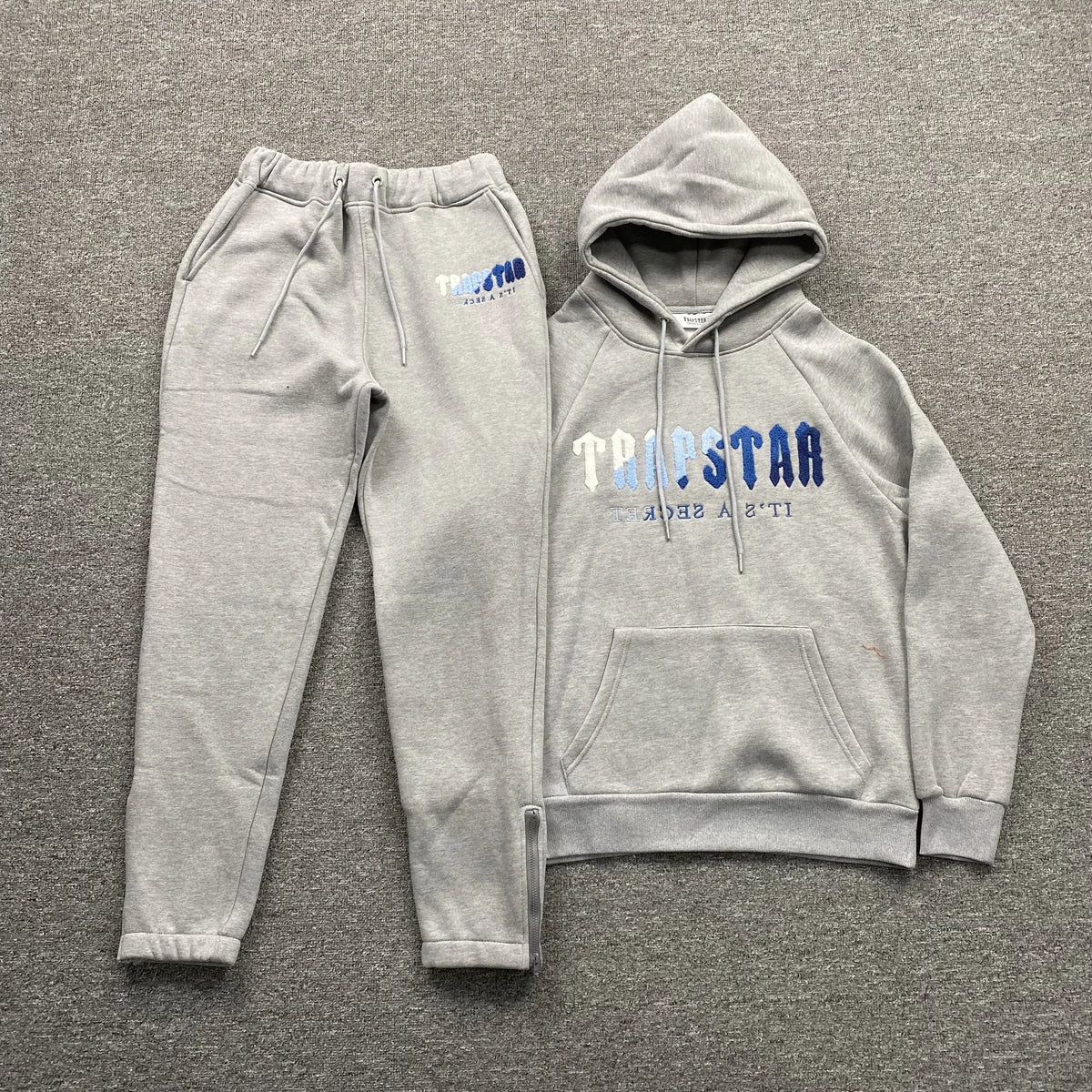 Conjunto Trapstar Chenille Decoded Gris Hielo