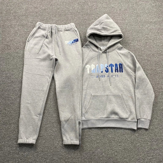 Conjunto Trapstar Chenille Decoded Gris Hielo