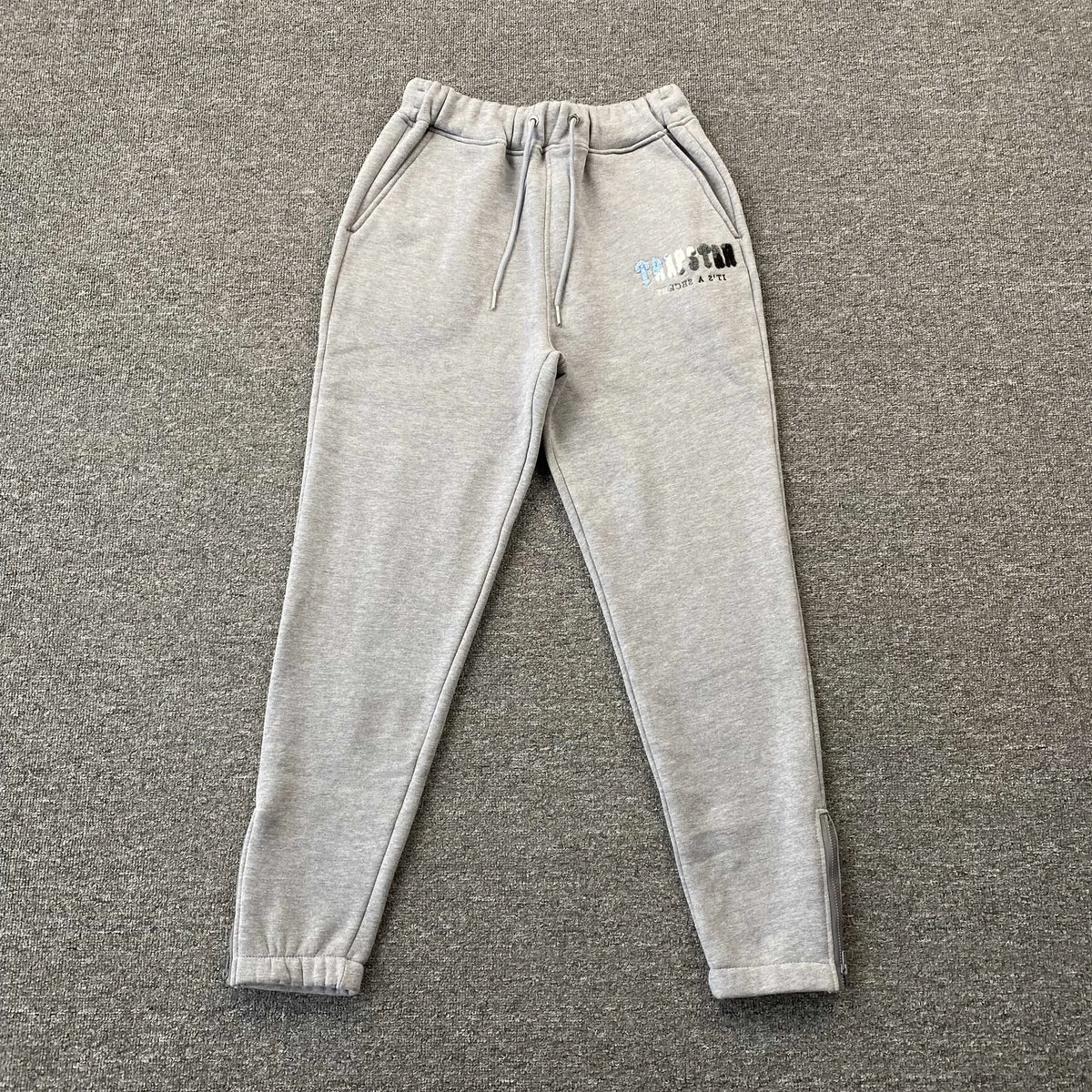 Conjunto Trapstar Chenille Decoded Gris Hielo