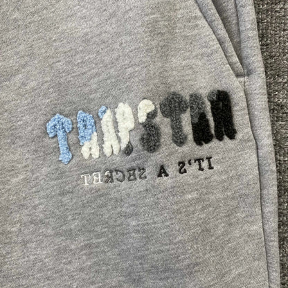 Conjunto Trapstar Chenille Decoded Gris Hielo
