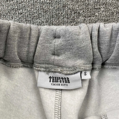 Conjunto Trapstar Chenille Decoded Gris Hielo