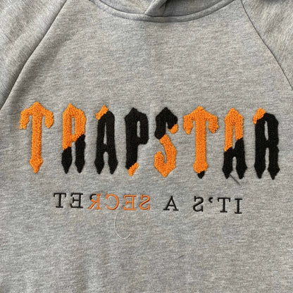 Conjunto Trapstar Chenille Decoded Gris Naranja