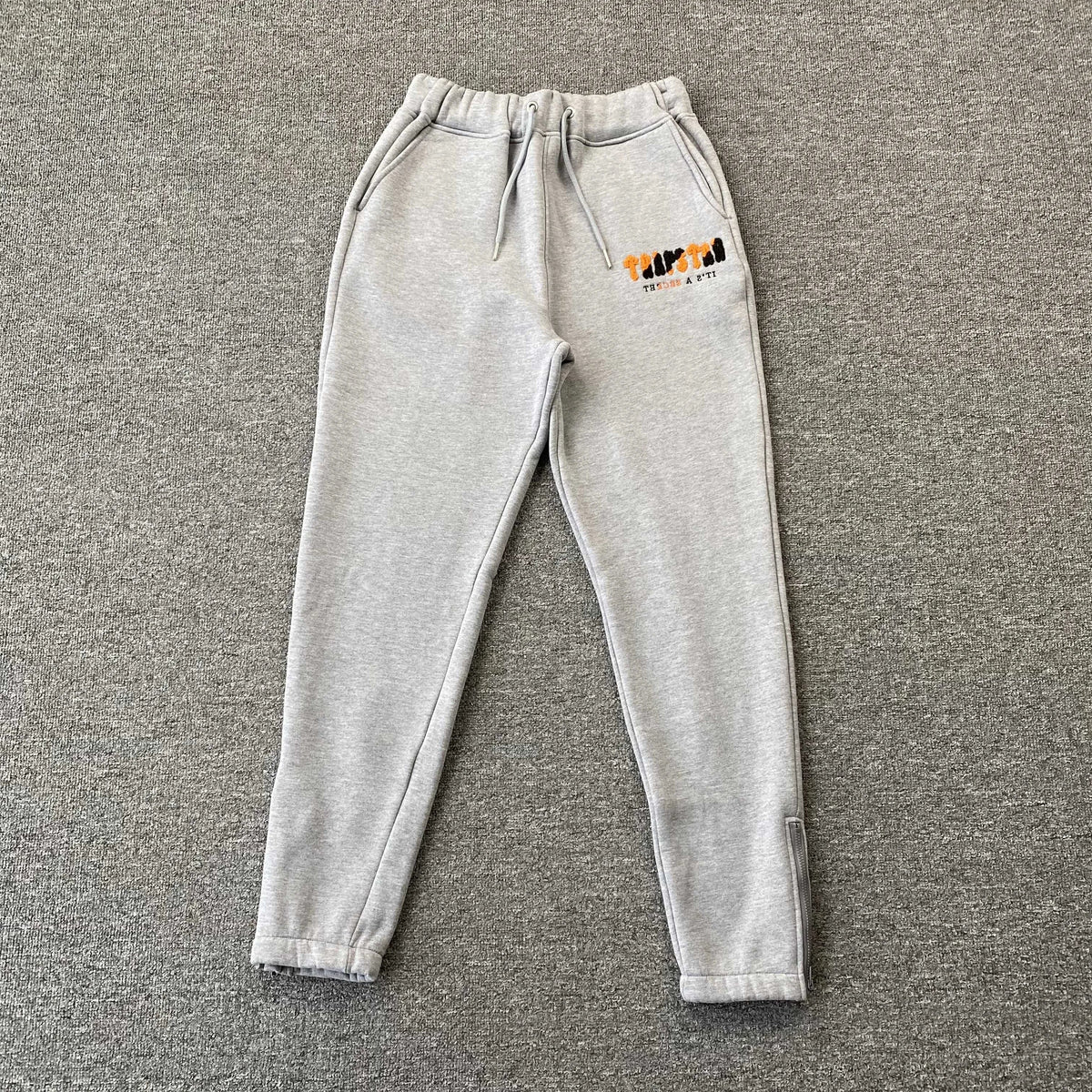 Conjunto Trapstar Chenille Decoded Gris Naranja