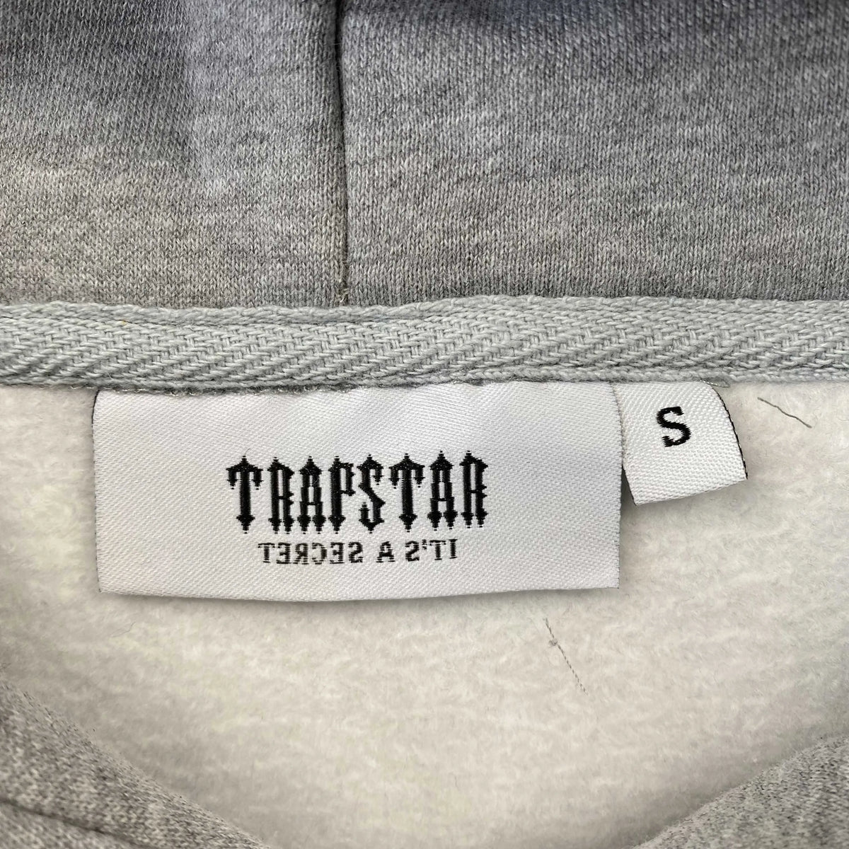 Conjunto Trapstar Chenille Decoded Gris Naranja