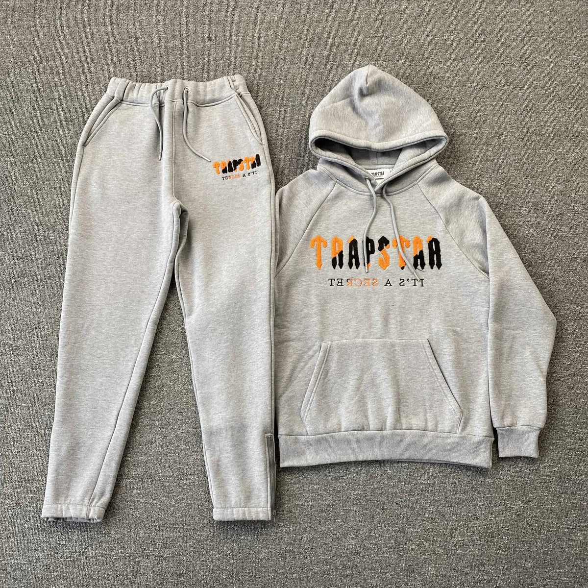Conjunto Trapstar Chenille Decoded Gris Naranja