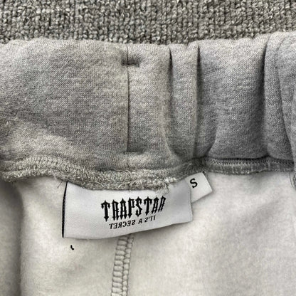 Conjunto Trapstar Chenille Decoded Gris Rojo