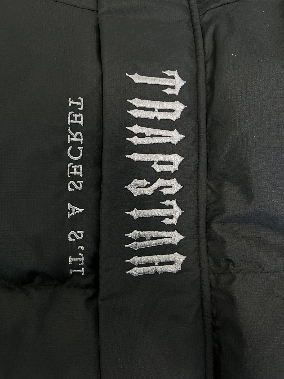 Campera Trapstar Decoded Hooded 2.0 Puffer Negra