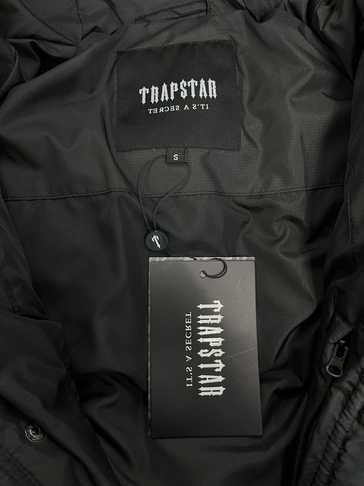 Campera Trapstar Decoded Hooded 2.0 Puffer Negra