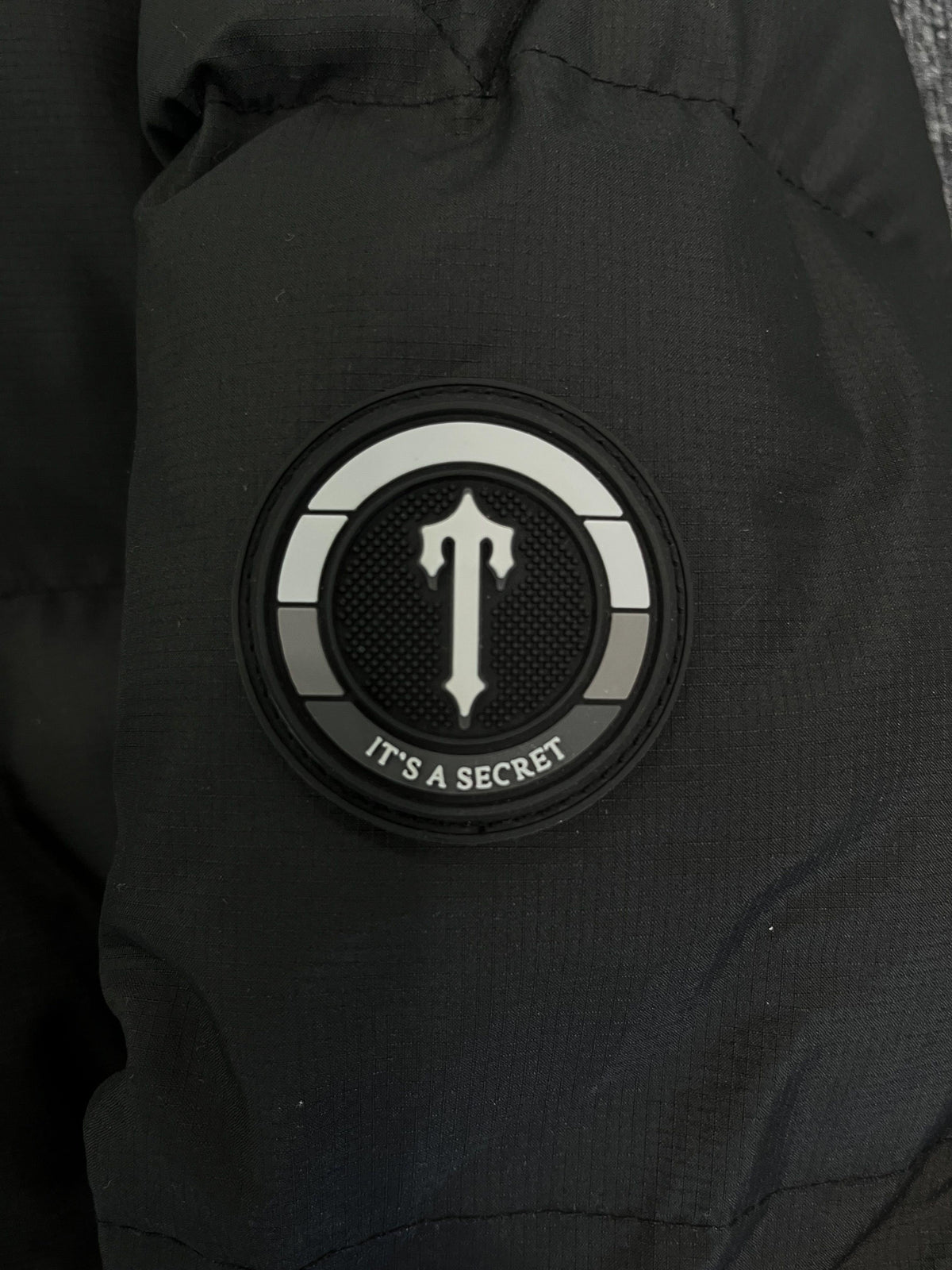 Campera Trapstar Decoded Hooded 2.0 Puffer Negra