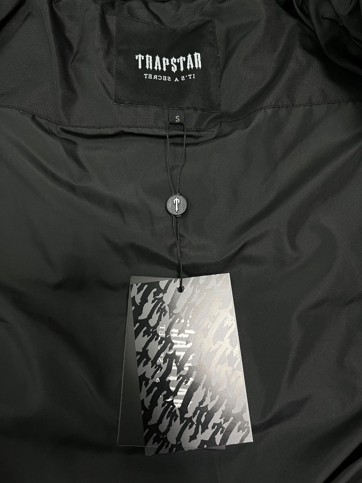 Campera Trapstar Decoded Hooded 2.0 Puffer Negra