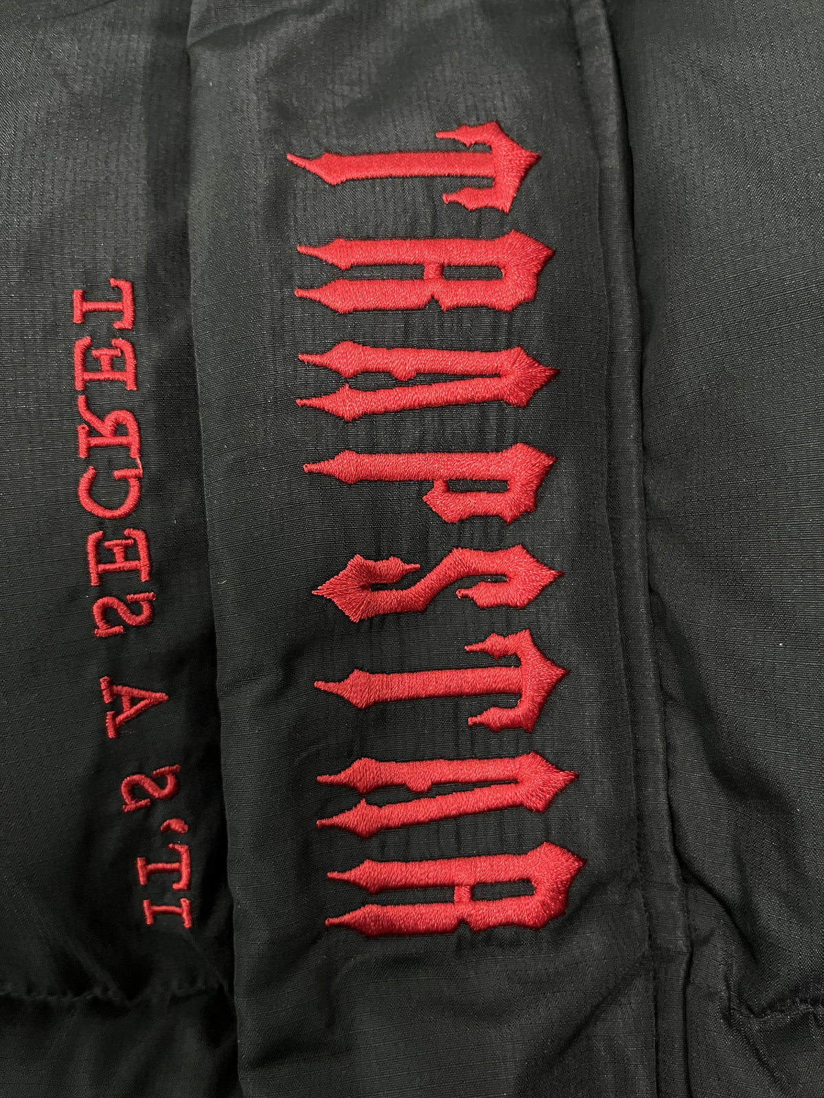Campera Trapstar Decoded Hooded 2.0 Puffer Negra