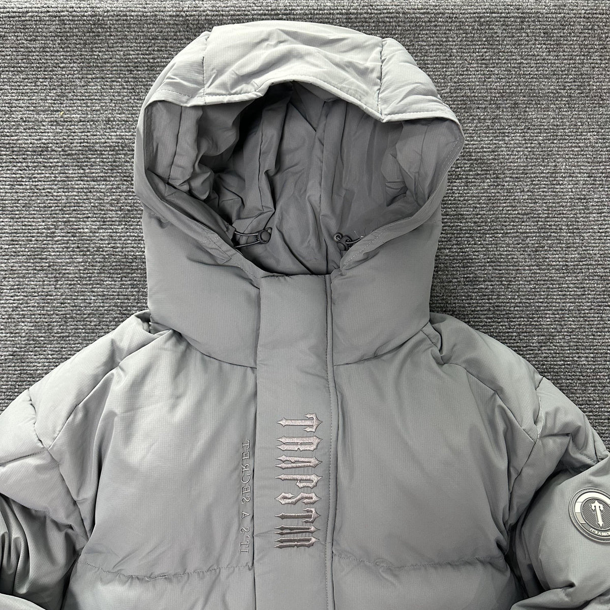 Campera Trapstar Decoded Hooded 2.0 Puffer Gris