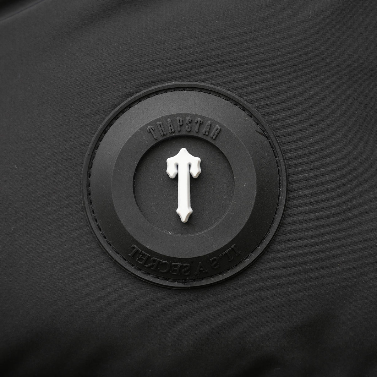 Campera Trapstar Decoded Puffer Negra