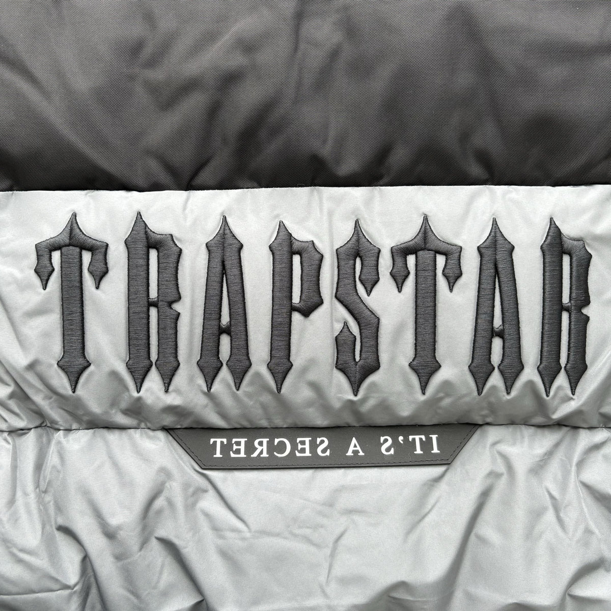 Campera Trapstar Decoded Puffer Gris