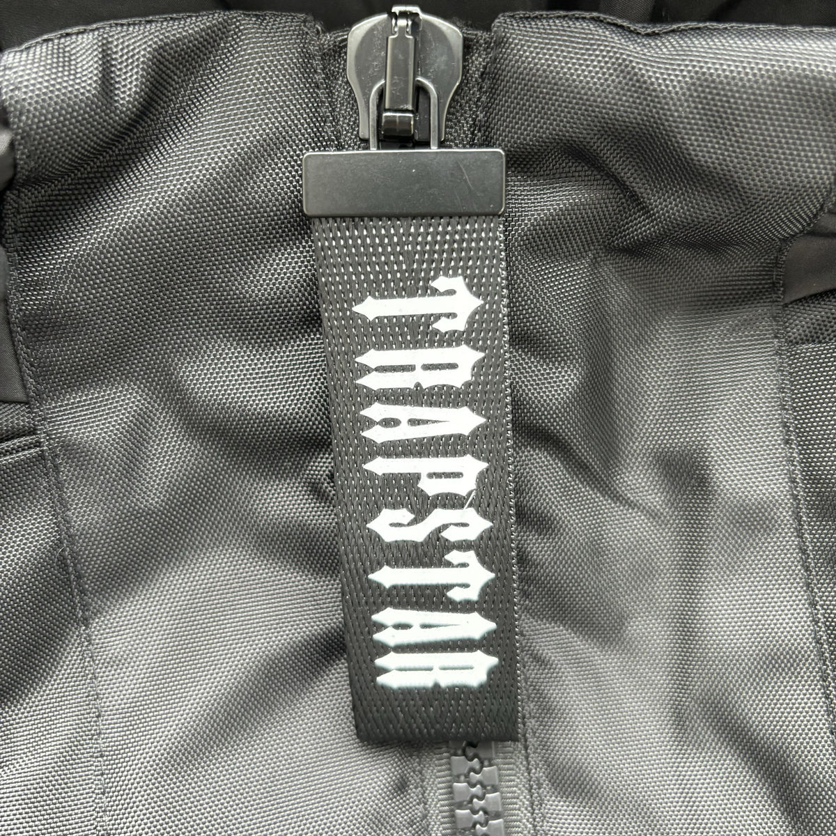 Campera Trapstar Decoded Puffer Gris