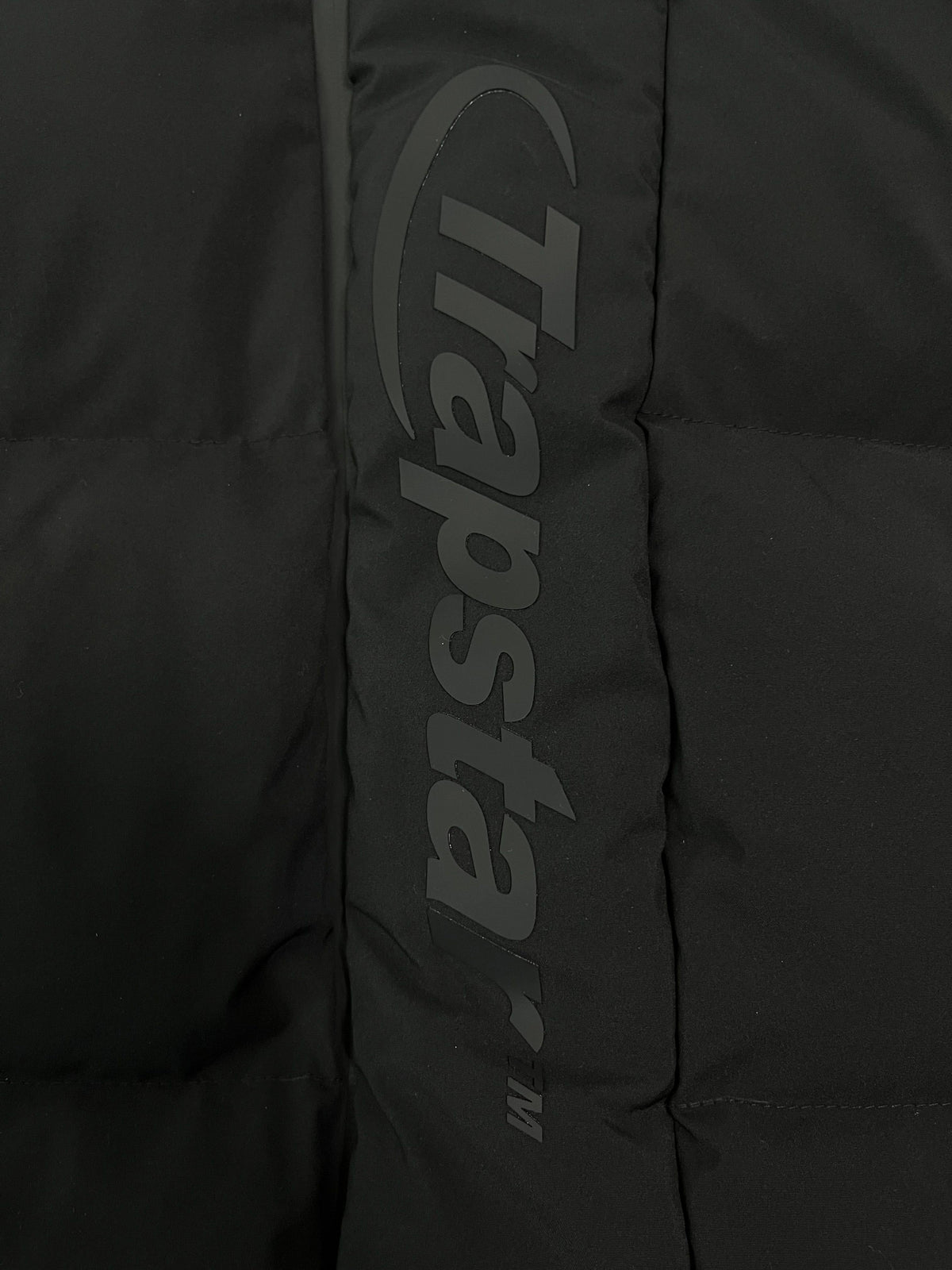 Campera Trapstar Hyperdrive Technical Puffer Negra