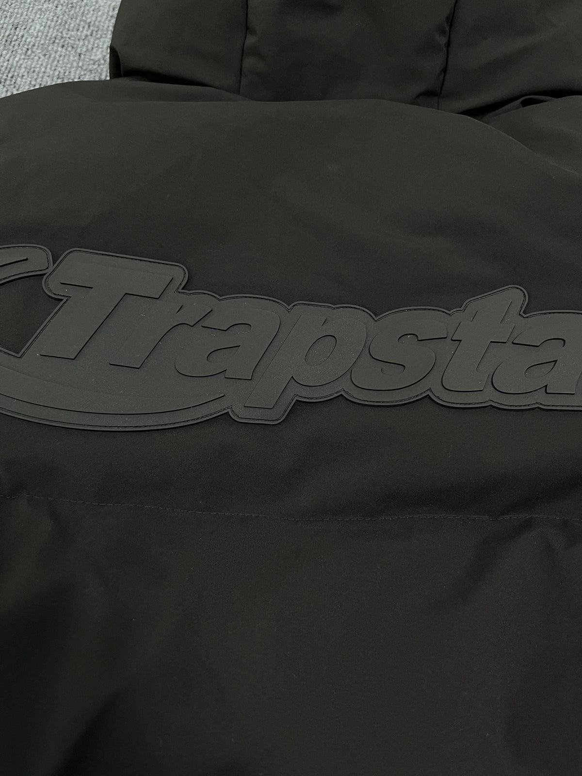 Campera Trapstar Hyperdrive Technical Puffer Negra
