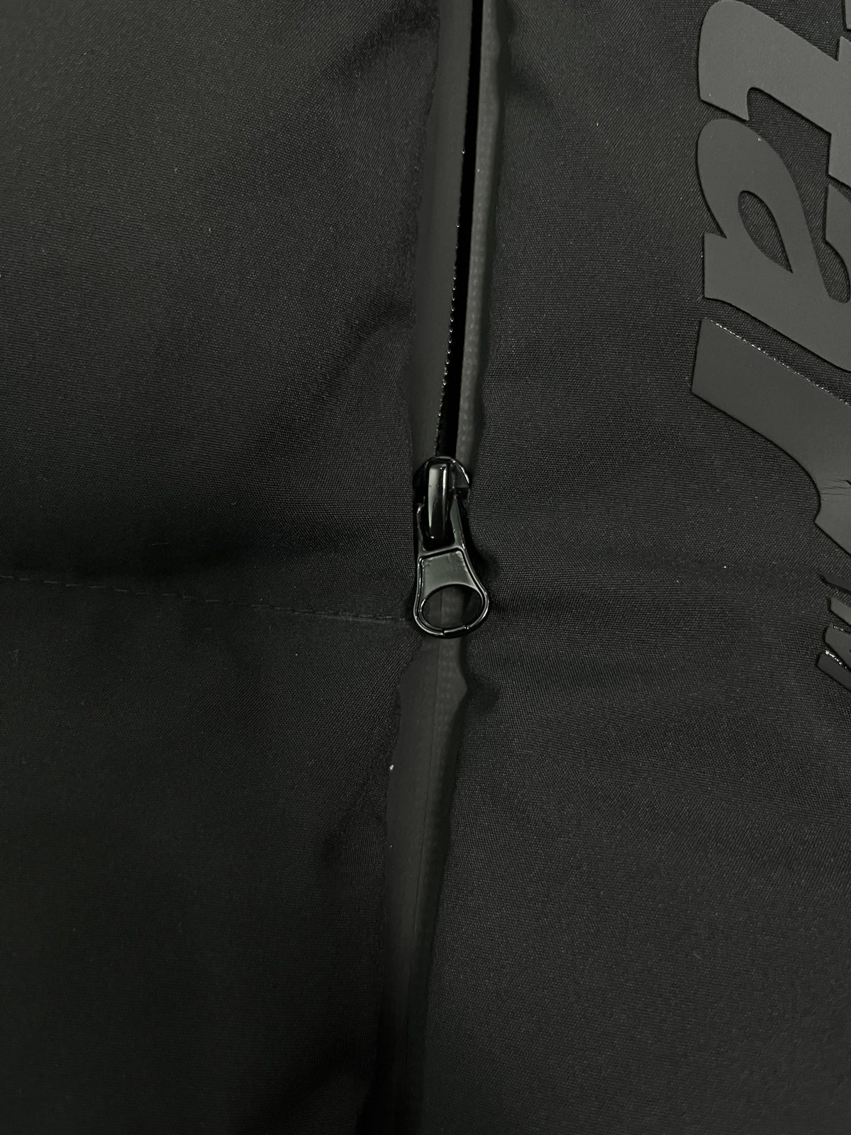 Campera Trapstar Hyperdrive Technical Puffer Negra